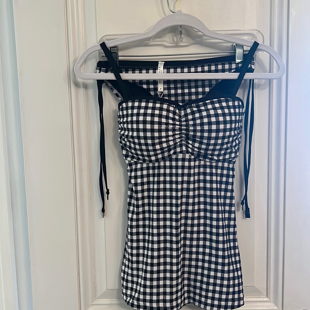 Seafolly two piece swim suit size 4(aus 8), both new but the bottom has tags